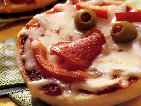 OMG I WANT PIZZA BAGEL!!!