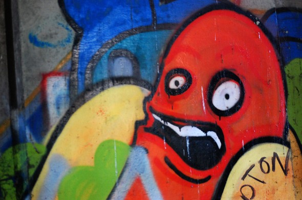 [PIC] Upset Hotdog Sausage Graffiti