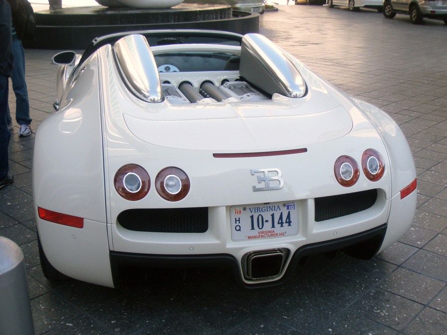 4472210_140234631381_Bugatti_Veyron_EB_16.4_Grand_Sport_back.jpg