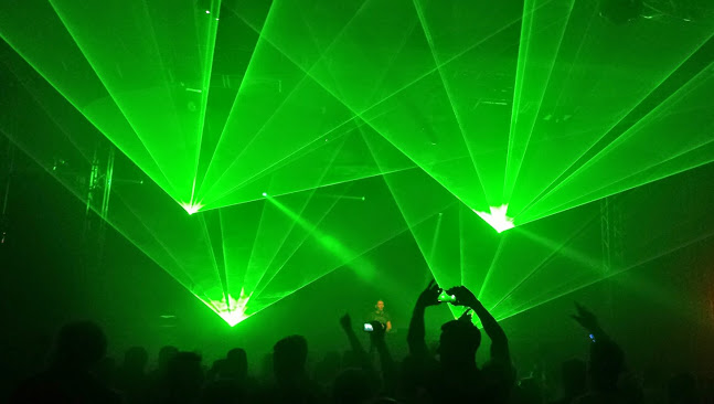 2520126_142775698331_head_laser_show.jpg