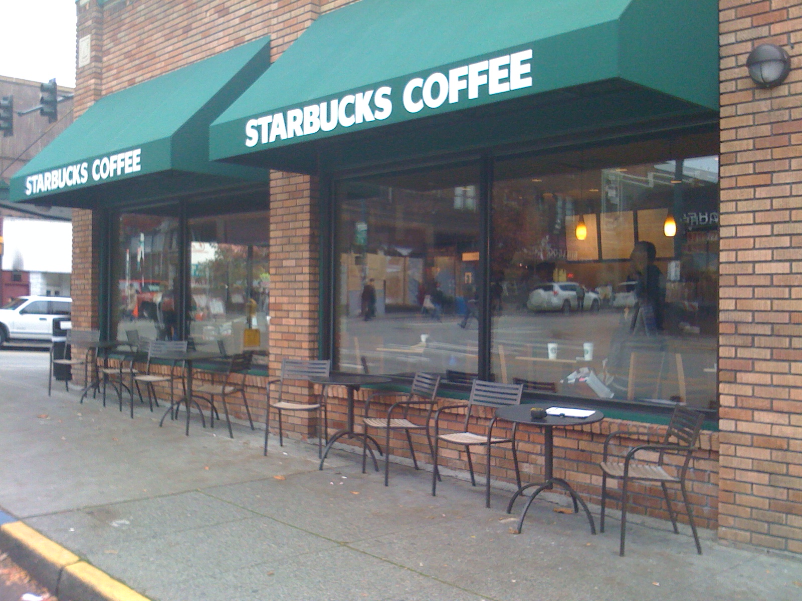 2133929_142789203433_Starbucks-Stores-004.jpg