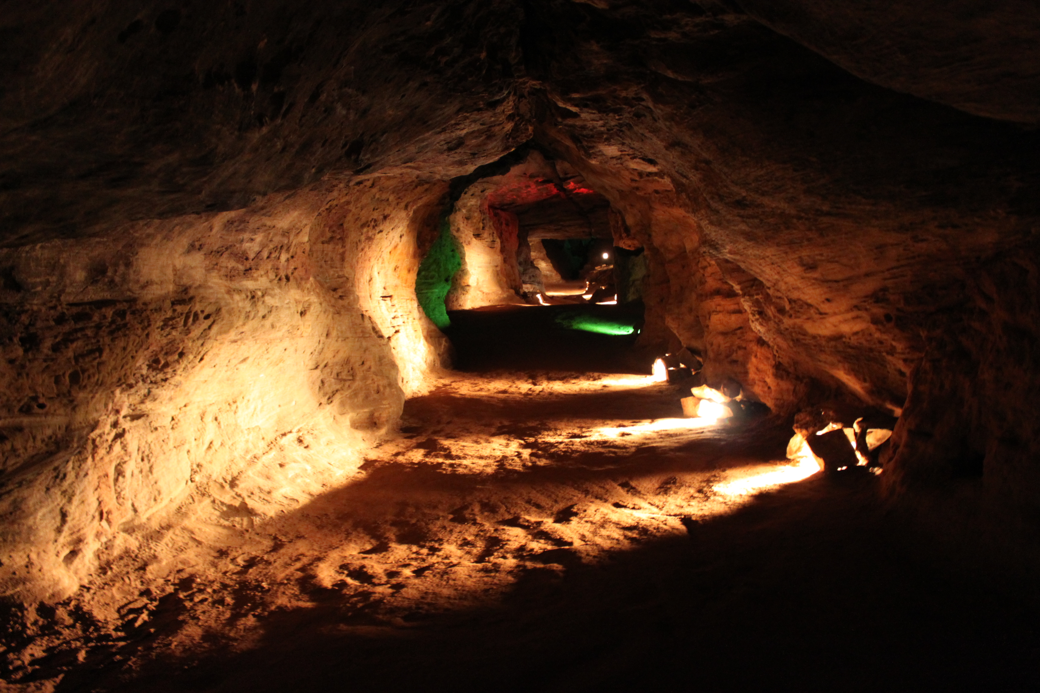 5009006_143066302441_Laurel_Caverns_cave_path.jpg