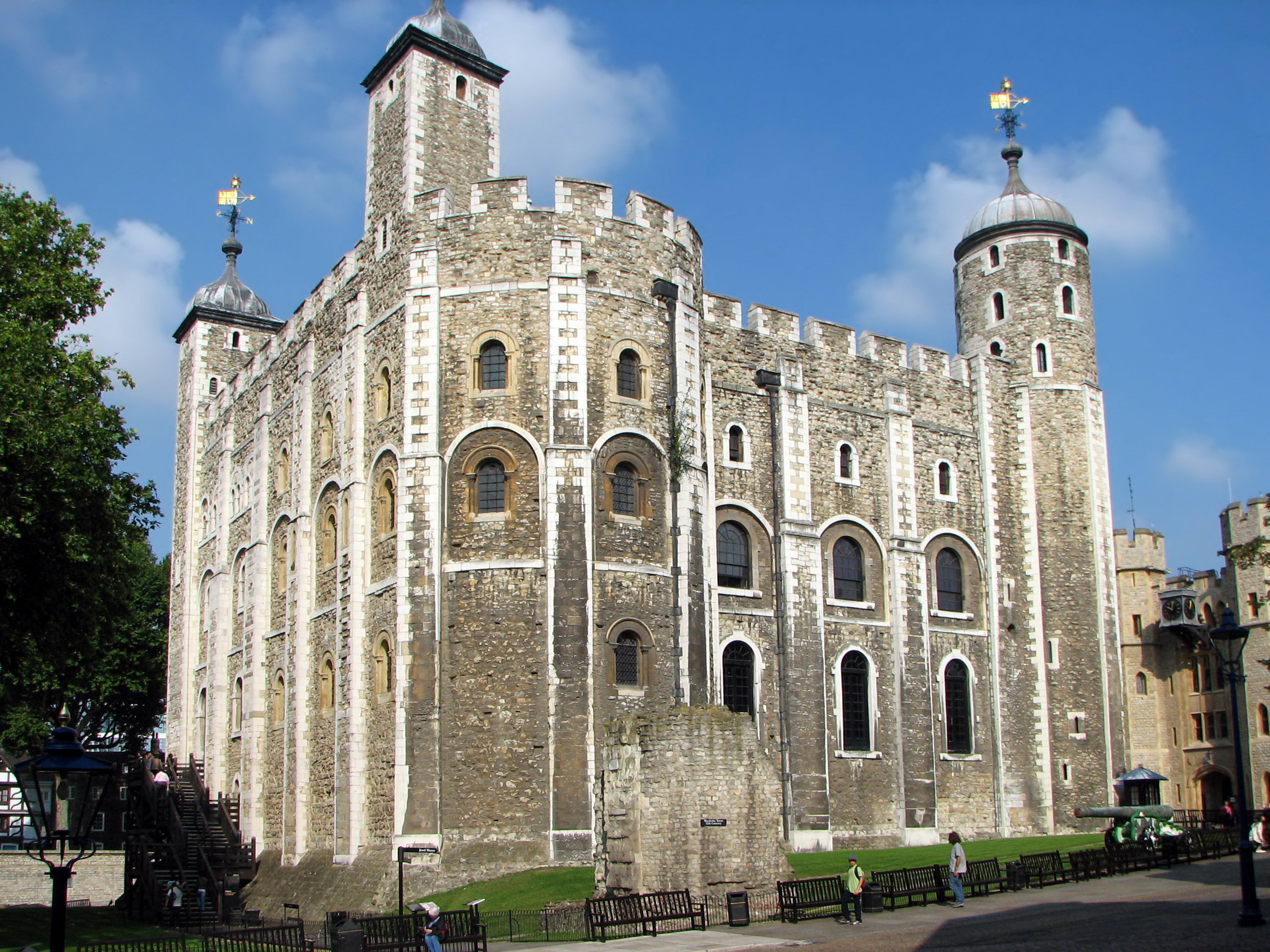 5009006_143066572021_Tower_of_London_White_Tower.jpg