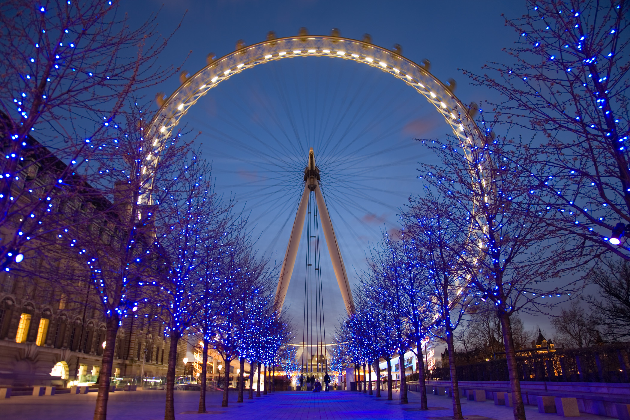 5009006_143066545081_London_Eye_Twilight_April_2006.jpg