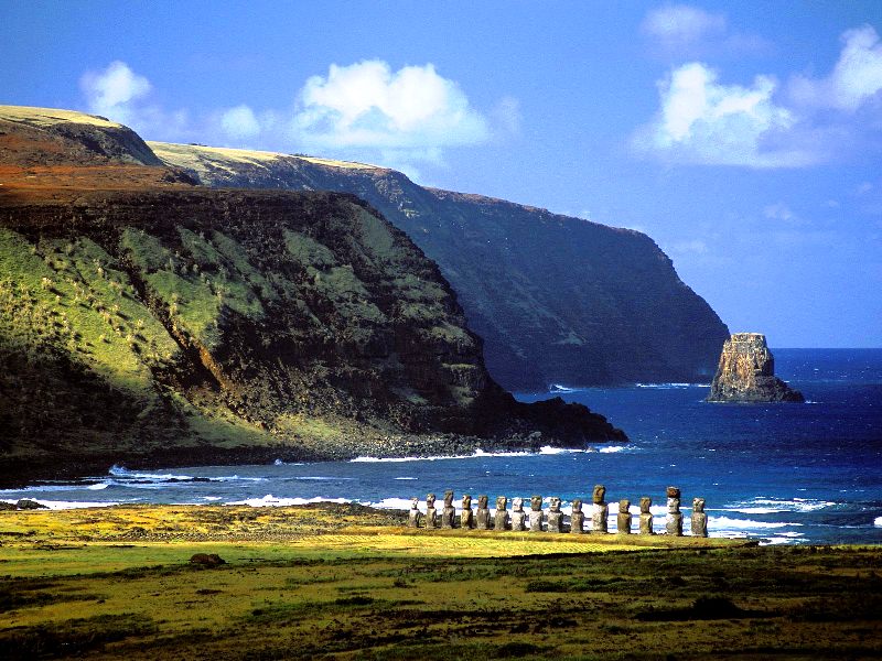 5009006_143067526812_Moai_Statues-2.jpg