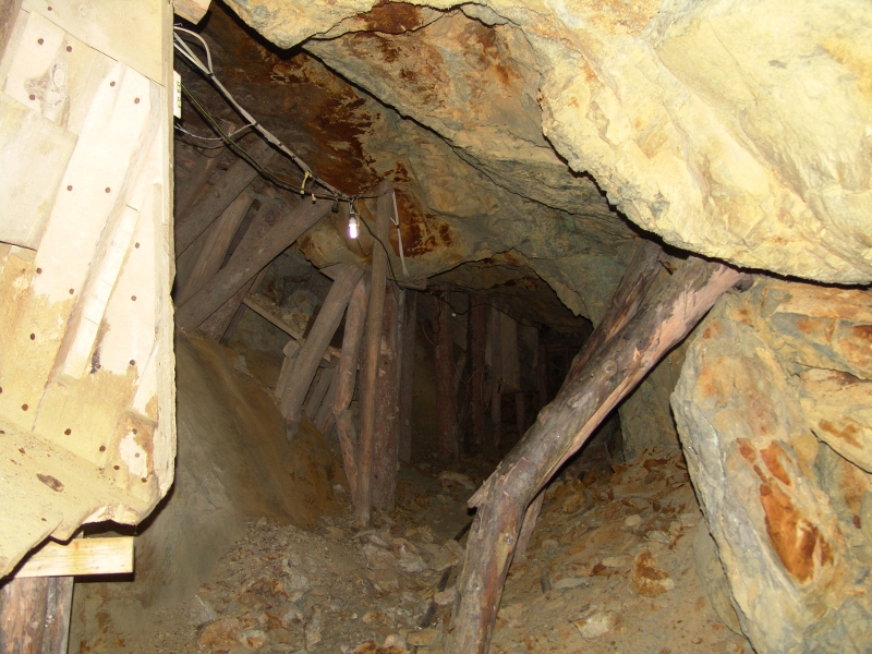 5009006_143069286422_Phoenix-Gold-Mine-Tour01.jpg