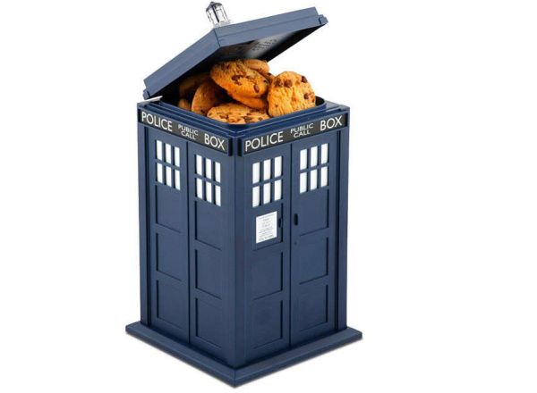 5009006_143175350593_doctor_who_tardis_talking_cookie_jar_9qmiv.jpg