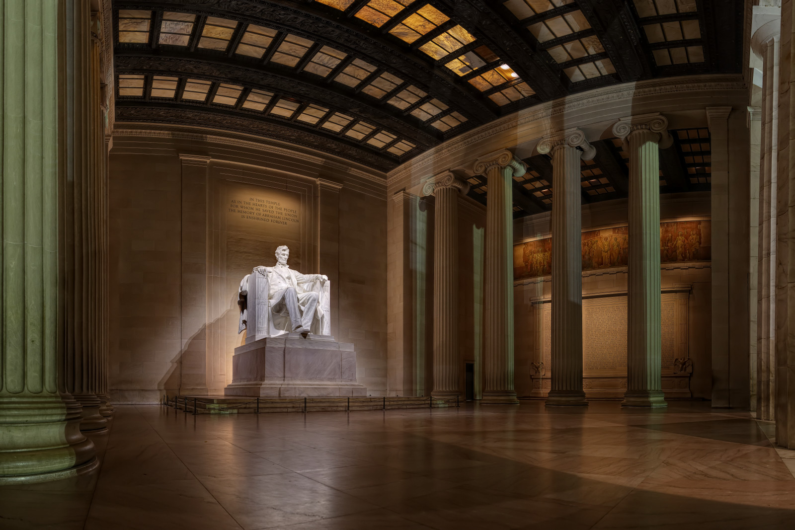 5009006_143355562791_inside_lincoln_memorial-11_2012.jpg