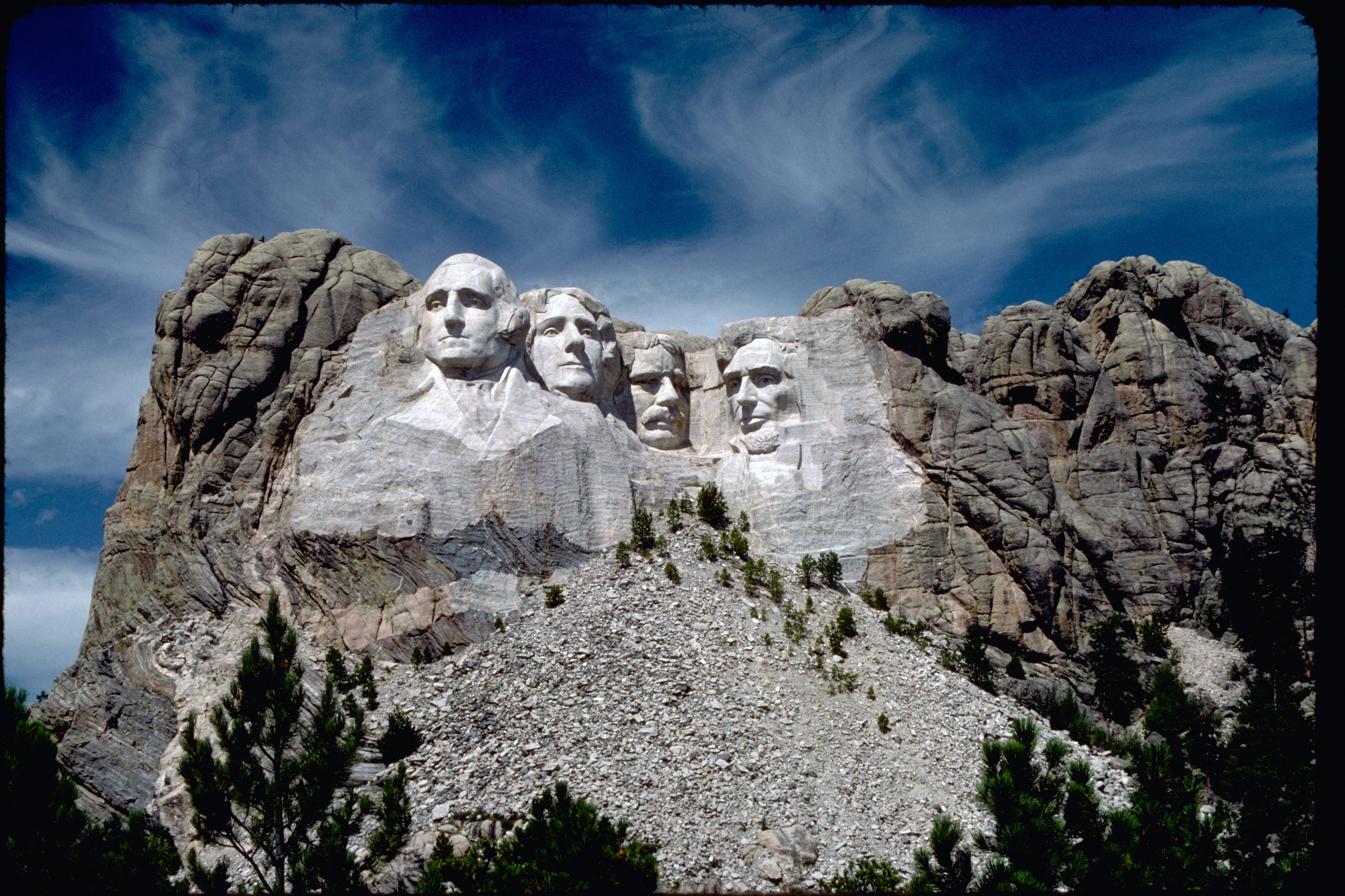 5009006_143568449921_Mount_Rushmore_National_Memorial_MORU2014.jpg