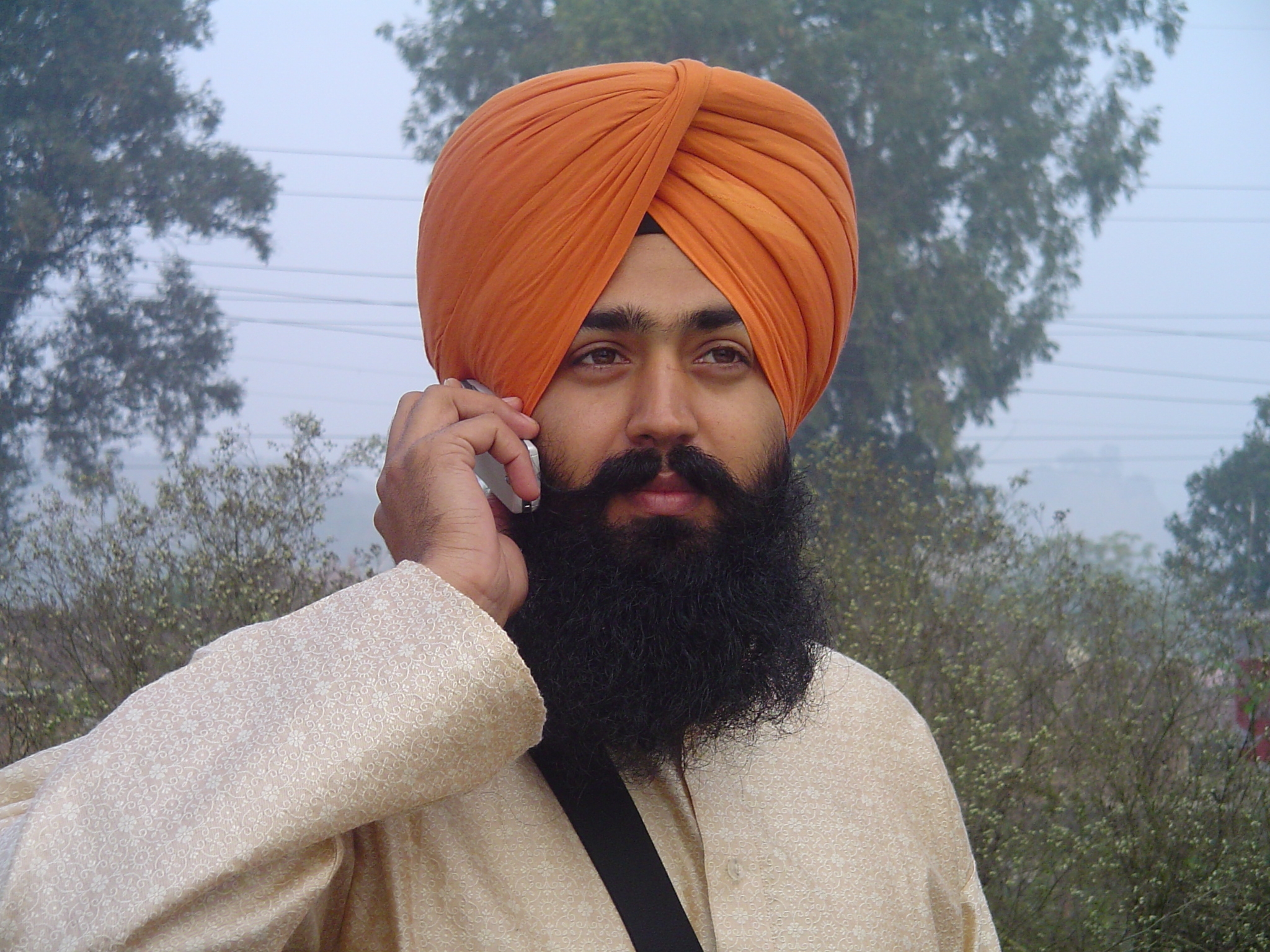 3629301_146735185313_Sikh_wearing_turban.jpg