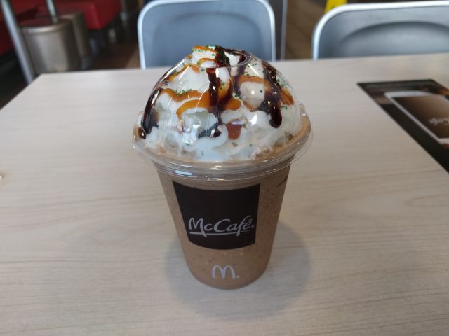 1726297_148862093082_mcdonalds-shamrock-chocolate-chip-frappe-011.jpg